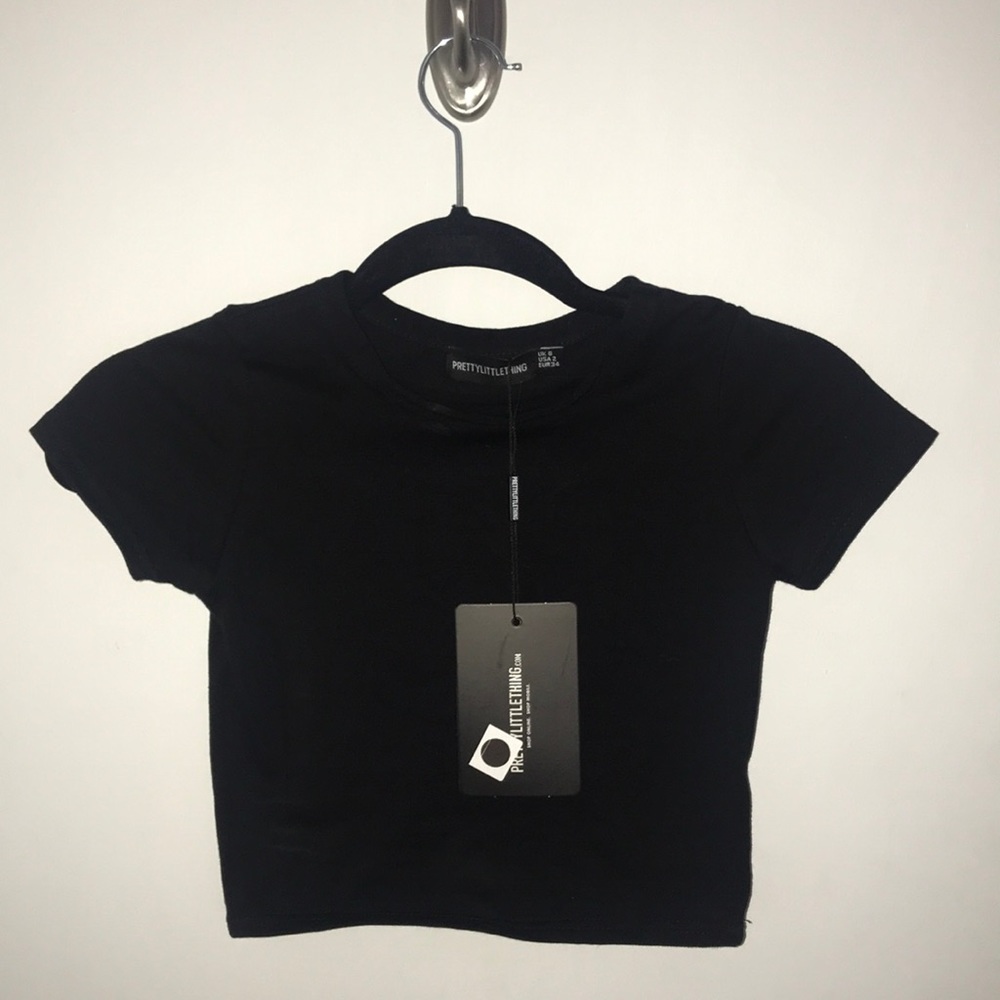 PrettyLittleThing Basic Black Crop T-shirt